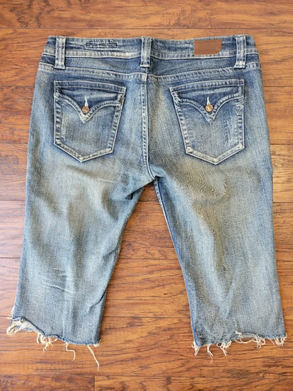 VIGOSS Light Blue Denim Frayed Hem Bleach Spot Long Bermuda Shorts sz 11 EUC